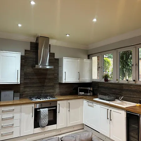 Stylish, In Clifton Apartment *