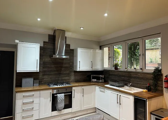 Stylish, In Clifton Apartment *